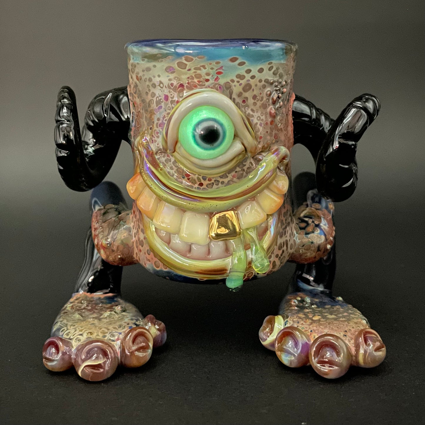 The Bearer of cups