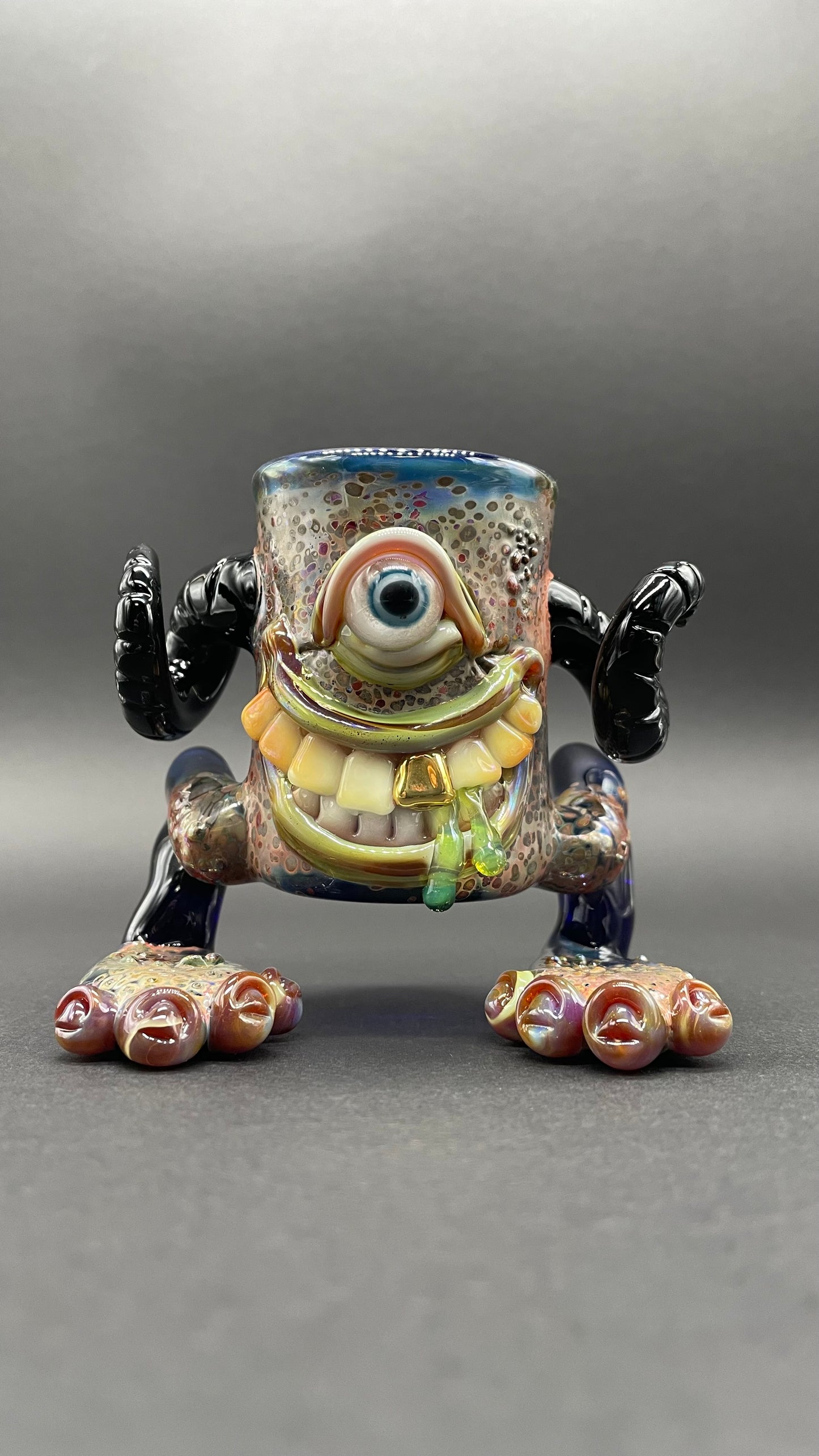 The Bearer of cups