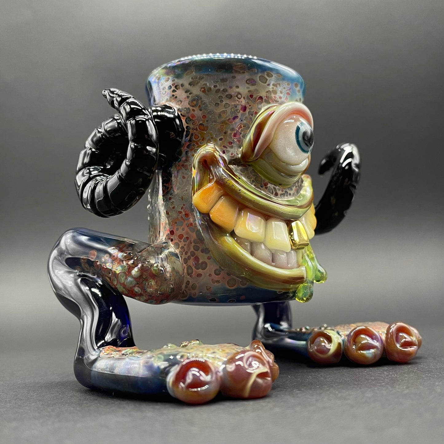 The Bearer of cups