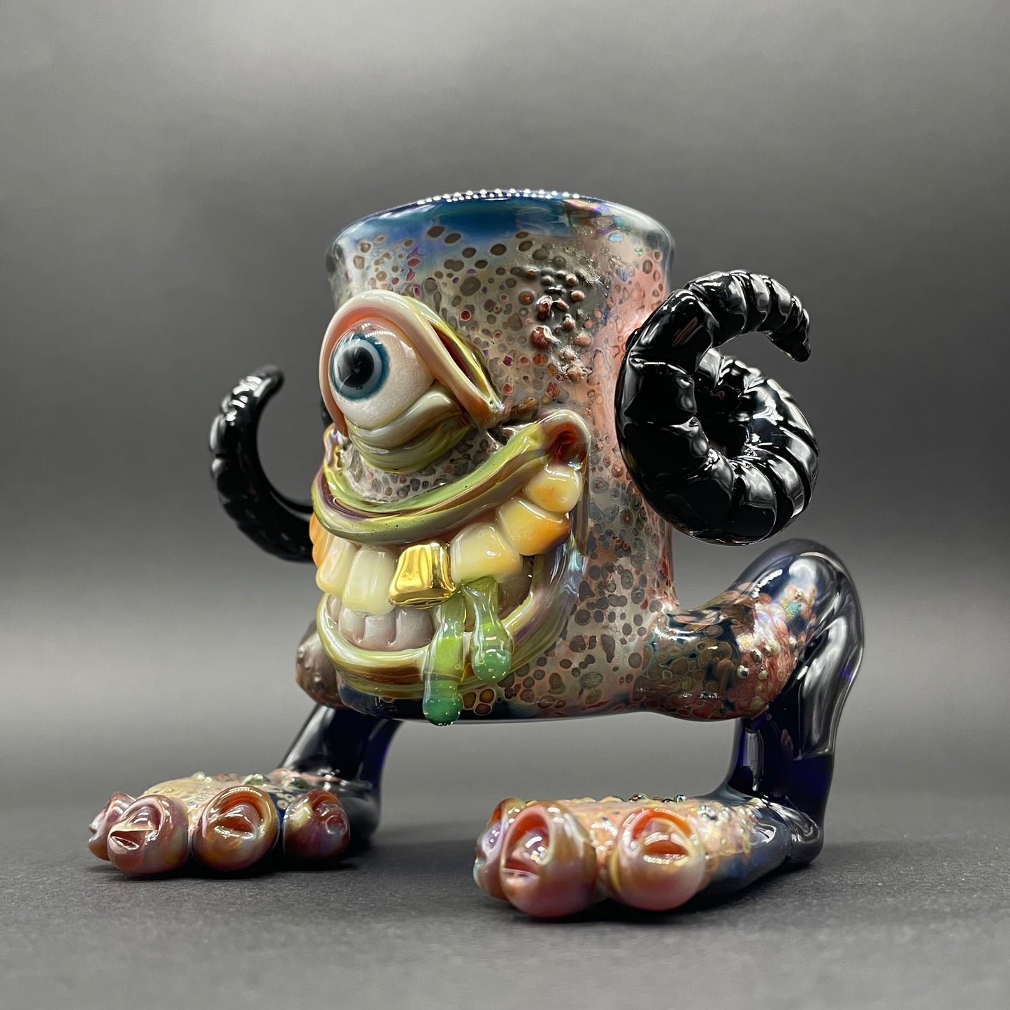 The Bearer of cups