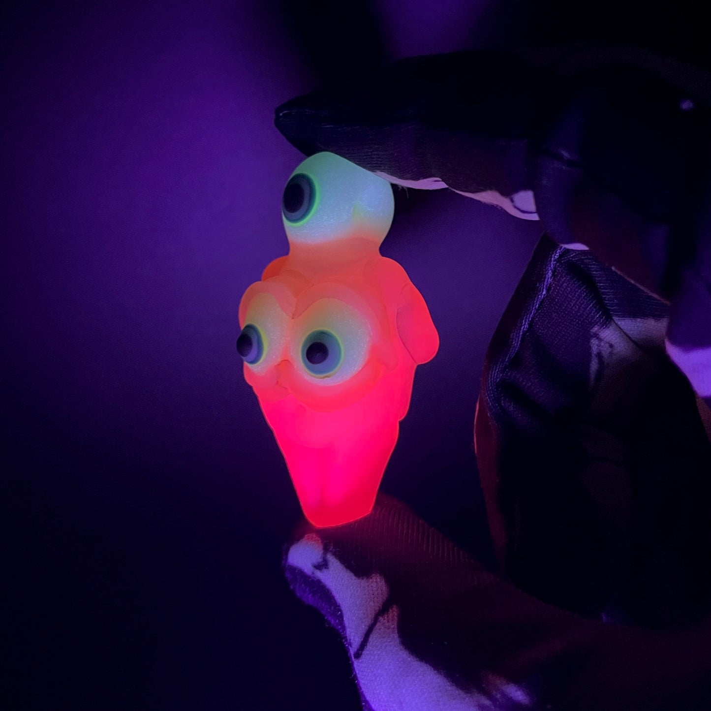Black light reactive fertility pendant