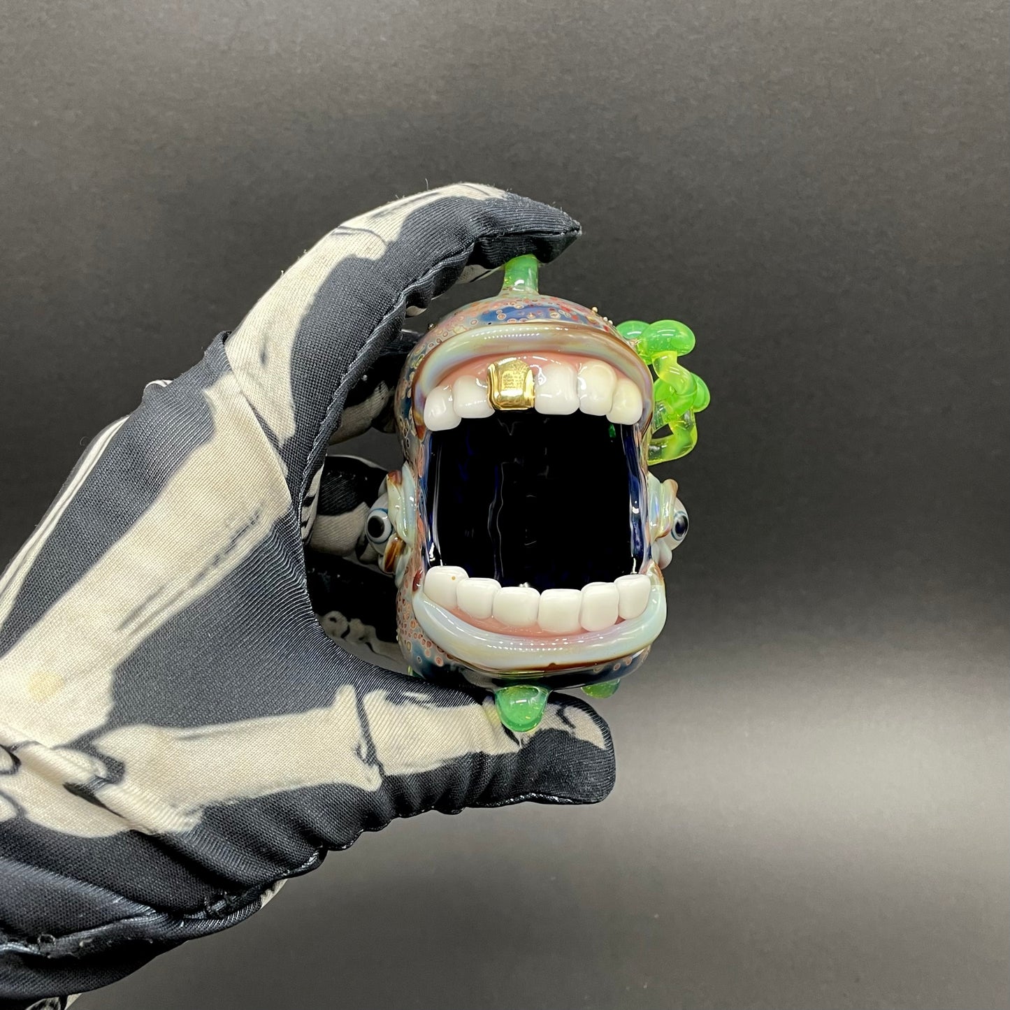Screaming incense burner
