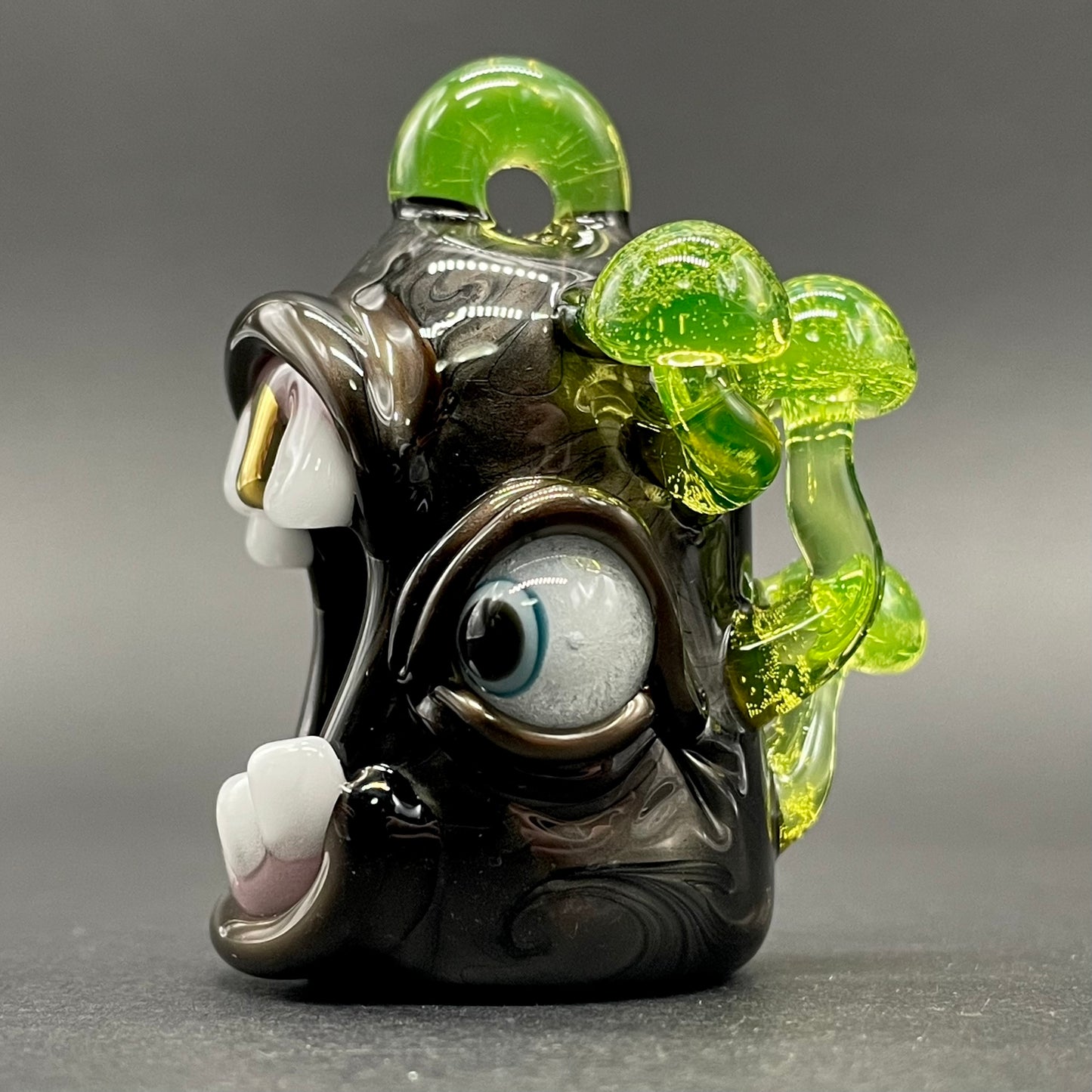 Screaming electrum glass pendant