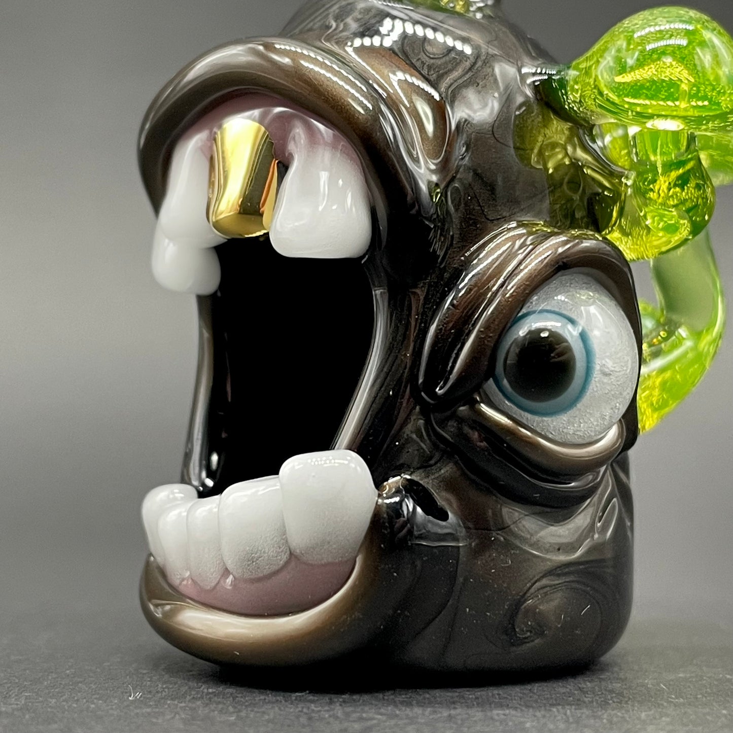 Screaming electrum glass pendant