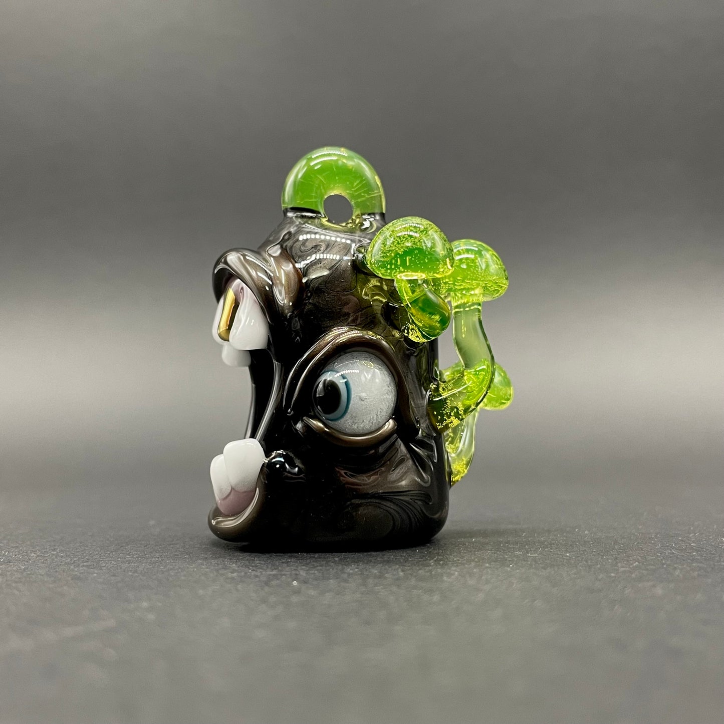 Screaming electrum glass pendant