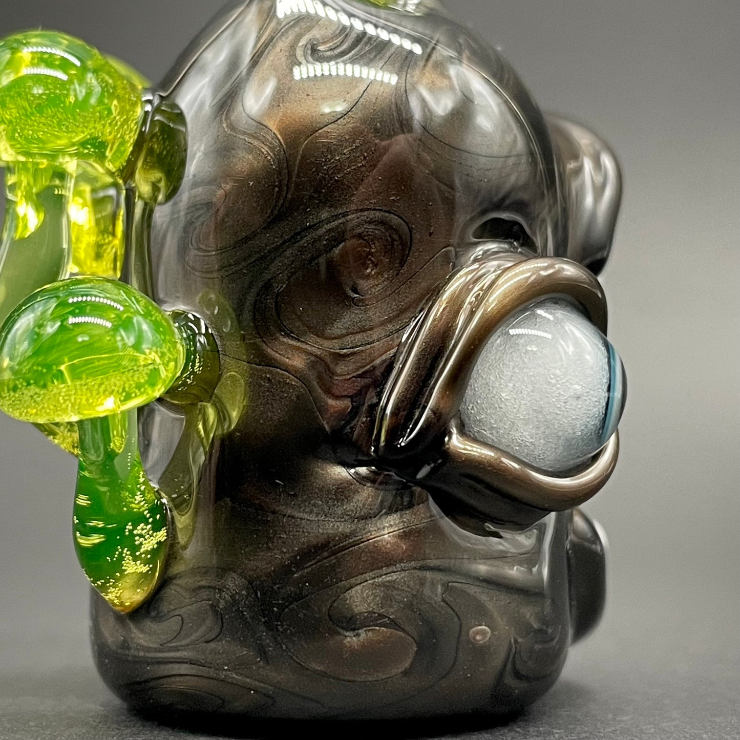 Screaming electrum glass pendant