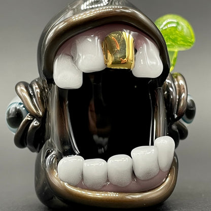 Screaming electrum glass pendant