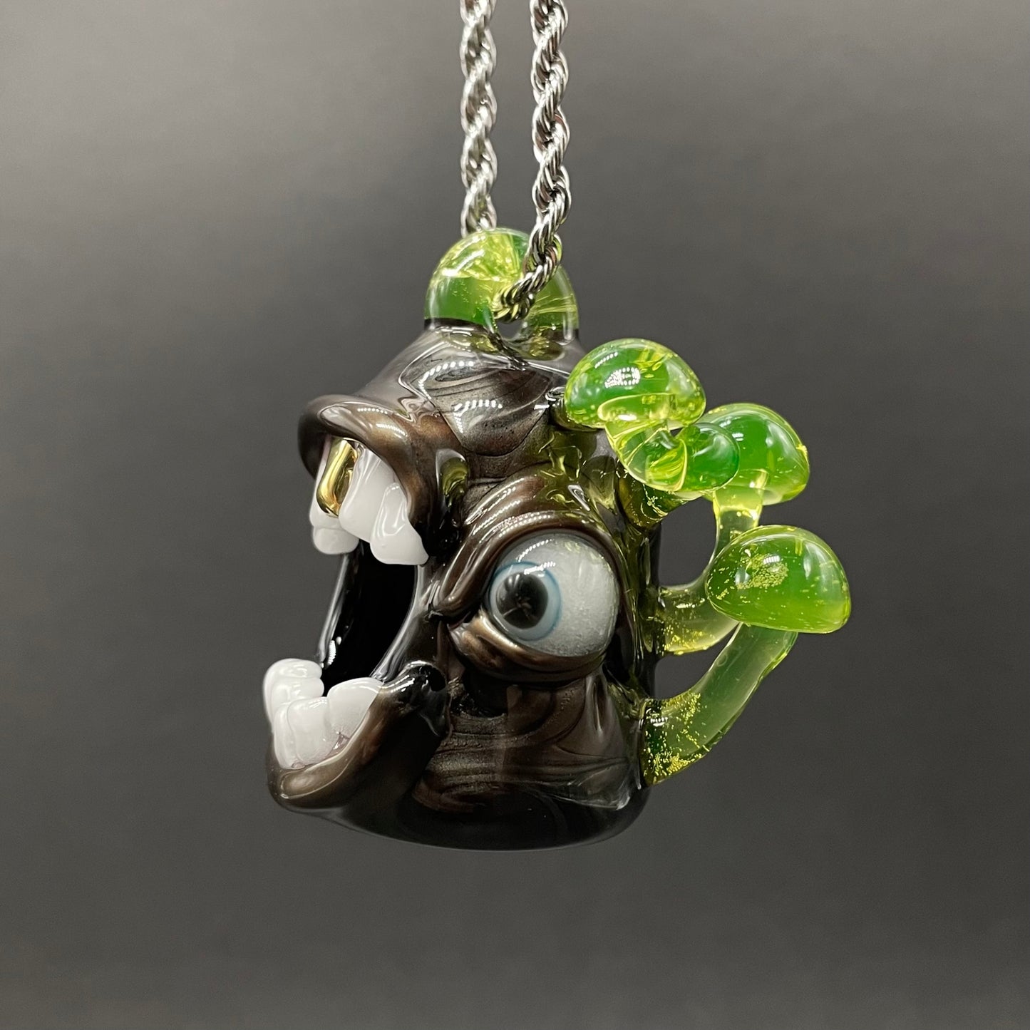 Screaming electrum glass pendant