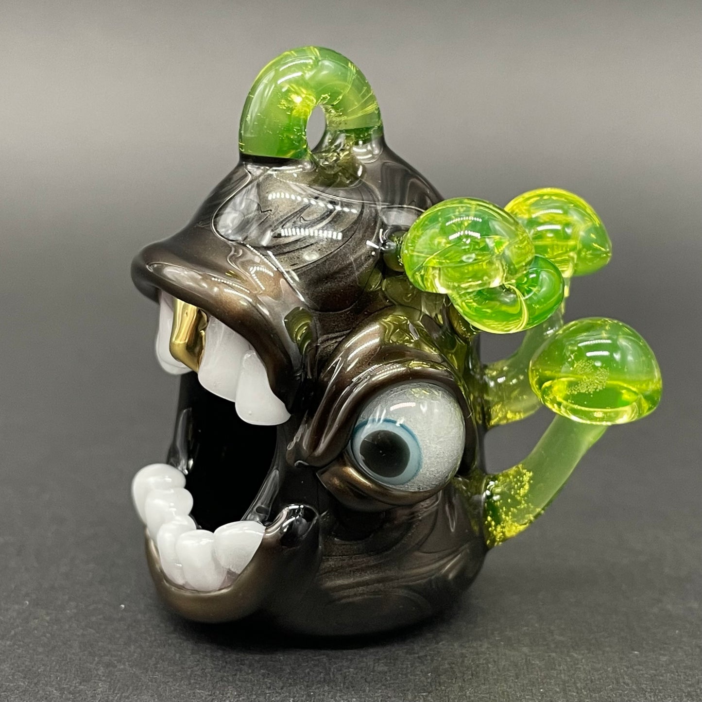 Screaming electrum glass pendant