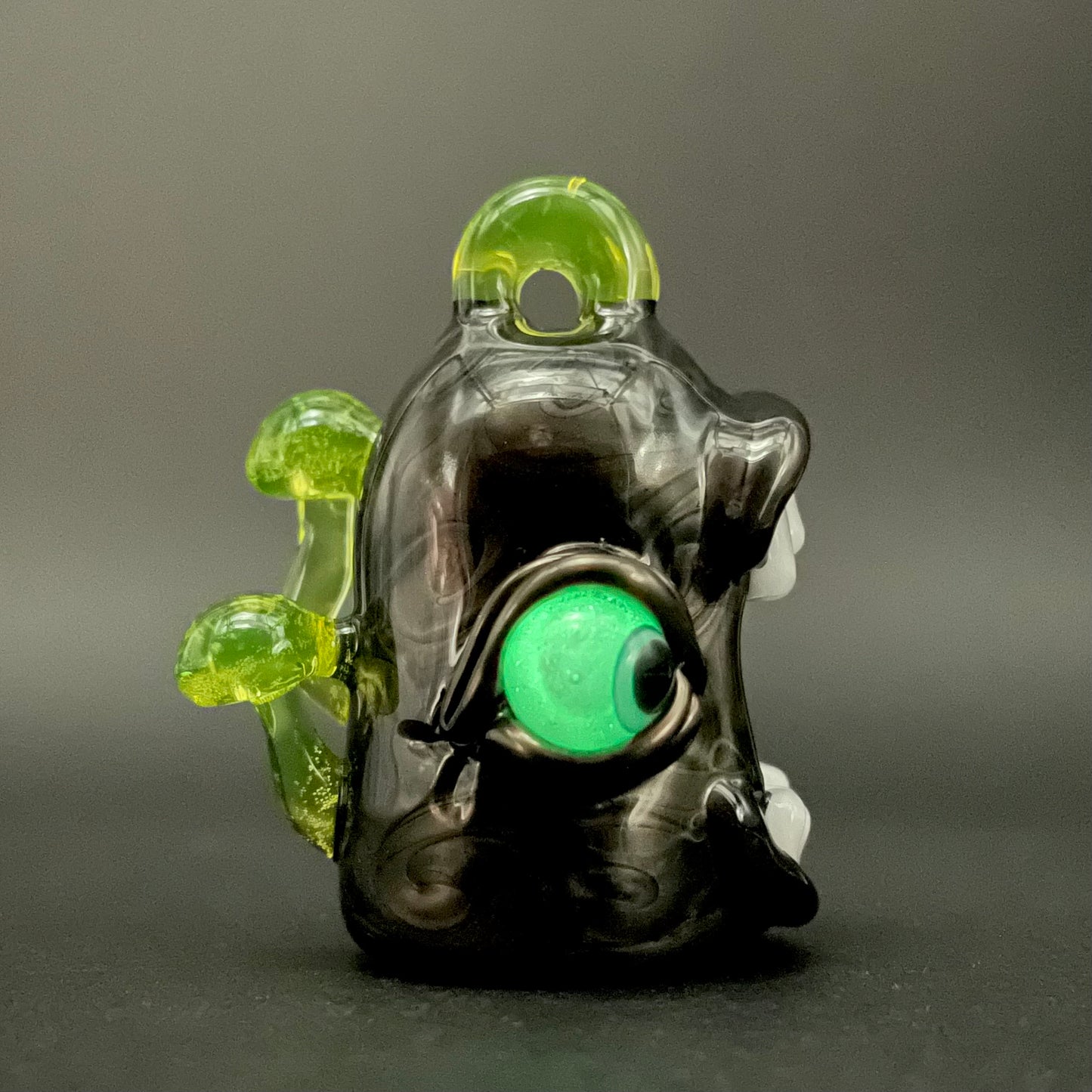 Screaming electrum glass pendant