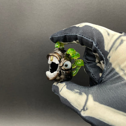 Screaming electrum glass pendant