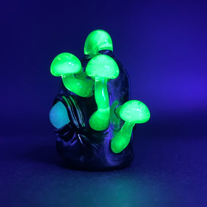 Screaming electrum glass pendant