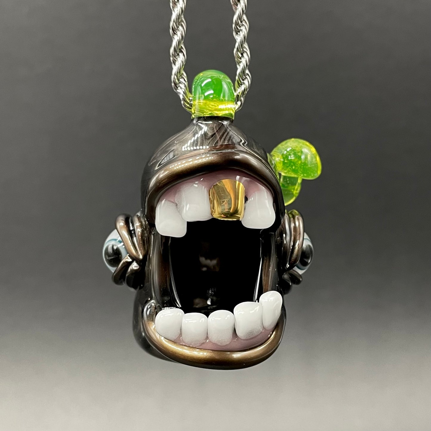 Screaming electrum glass pendant