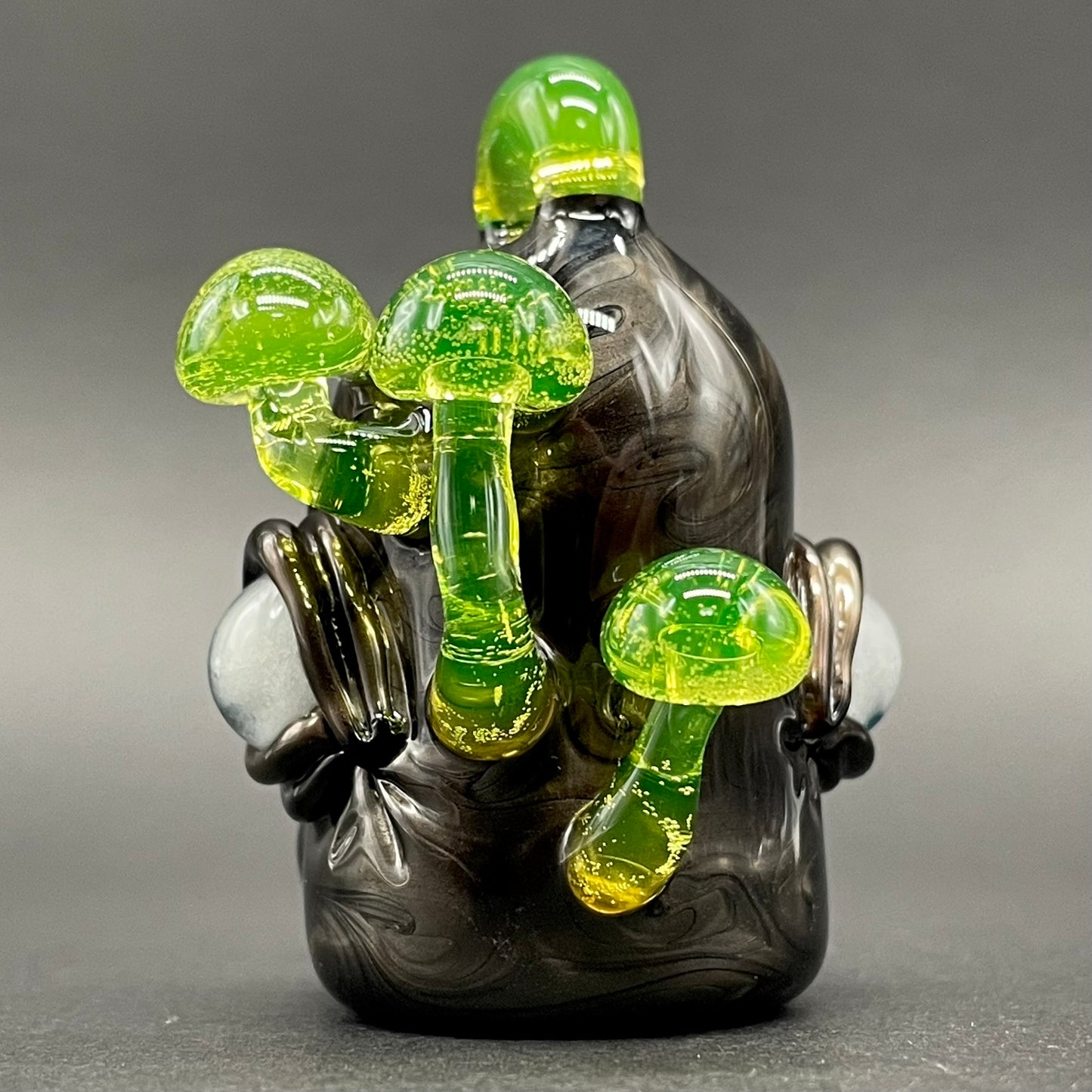 Screaming electrum glass pendant